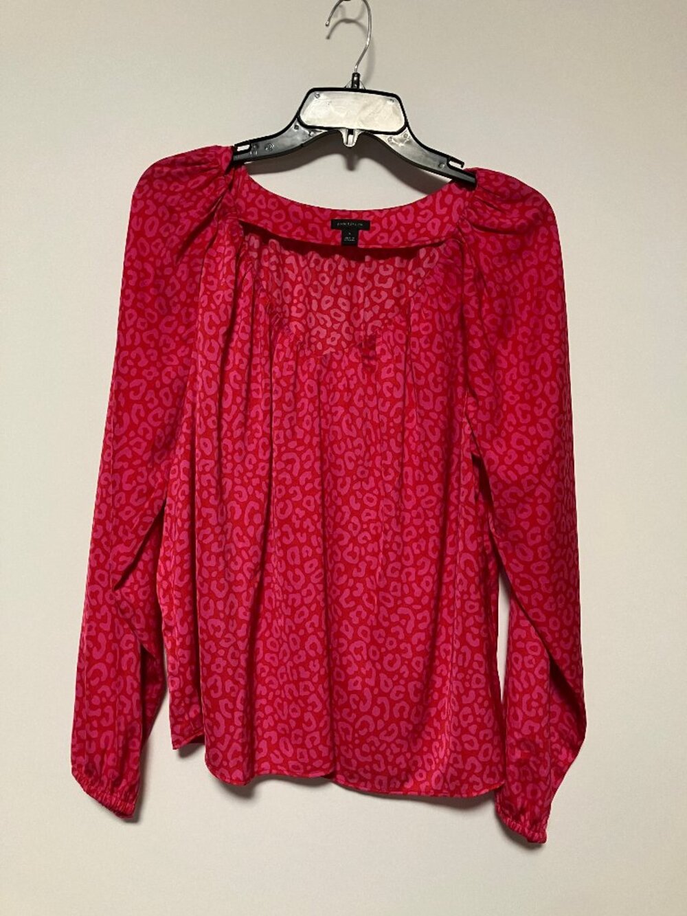 Ann Taylor Fuchsia Pink Leopard Print V-Neck Blouse, Size Medium